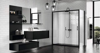 Å oppgradere badet er en betydelig investering, der valget mellom dusjhjørne, dusjvegg og dusjkabinett ofte er sentralt. Med en trend mot dusjing direkte på flisene, har fuktskader i norske boliger økt. Det er viktig å huske at fliser og fugemasse ikke er 100% vanntette, og en skade på membranen kan medføre kostbare reparasjoner. 